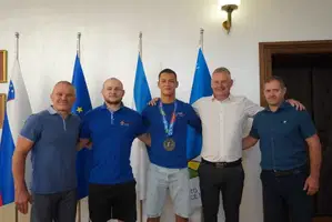 (VIDEO in FOTO) Župan Klugler sprejel Aleksa Krivca, ki je Slovenijo zapisal v zgodovino